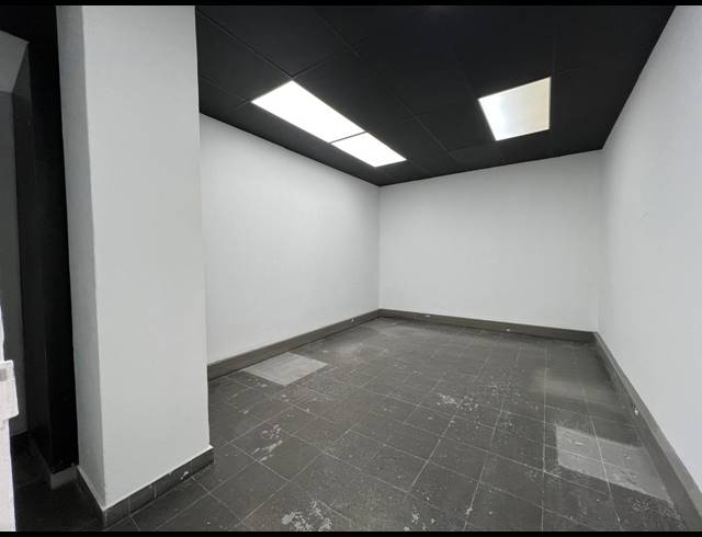 915M² WAREHOUSE TO LET IN LASER PARK